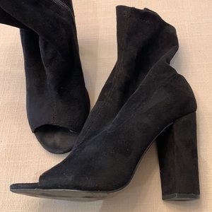 Ladies shoe open too faux suede boot size 9